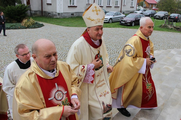 Konsekracja kościoła w Mielcu-Rzochowie