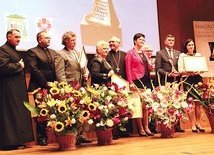  Laureaci i członkowie kapituły: bp. Edward Dajczak, ks. Tomasz Roda, ks. dr Krzysztof Włodarczyk, Ryszard Pilich 