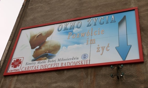 Niedawno na budynku przy ul. Struga pojawił się billboard informujący, że w tym miejscu znajduje się okno życia