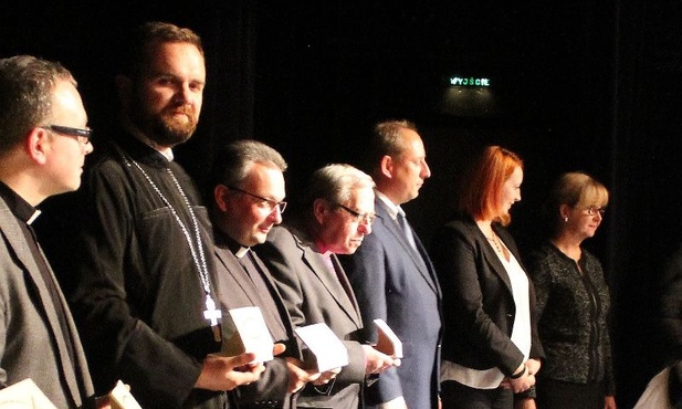 Przedstawiciele biskupów pięciu Kościołów, którzy patronowali ekumenicznemu festiwalowi w Kętach