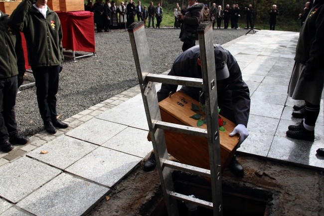 Pogrzeb ekhumowanych na "Glinniku"
