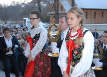 Procesja do kościoła w Tylmanowej