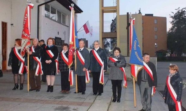 W uroczystościach udział wzięły poczty sztandarowe