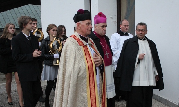 Bp Piotr Greger przewodniczył uroczystości powitania Znaków Miłosierdzia