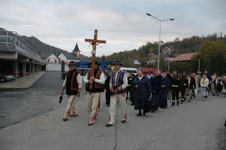 Procesja różańcowa z relikwiami św. Jana Pawła II w Szczawnicy 