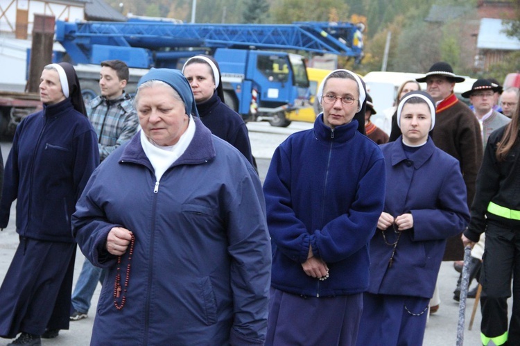 Procesja różańcowa z relikwiami św. Jana Pawła II w Szczawnicy 