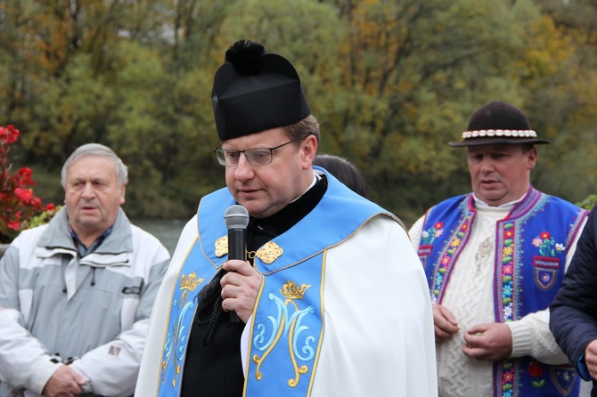 Procesja różańcowa z relikwiami św. Jana Pawła II w Szczawnicy 