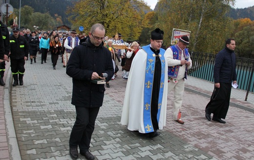 Procesja różańcowa z relikwiami św. Jana Pawła II w Szczawnicy 