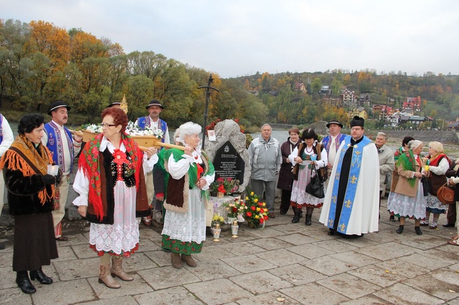 Procesja różańcowa z relikwiami św. Jana Pawła II w Szczawnicy 