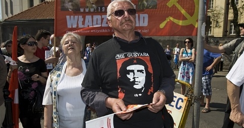 Sierp i młot usunięty