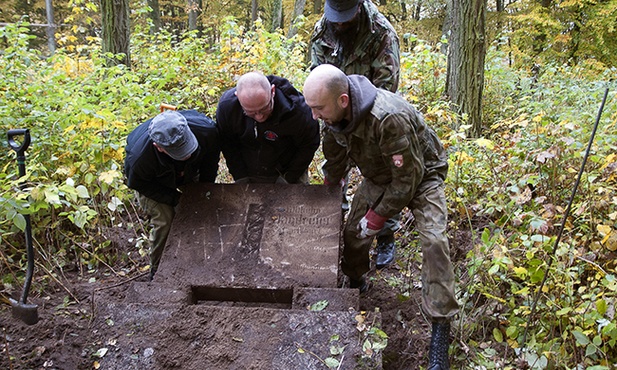 Z szacunku do człowieka i do przeszłości