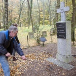 Sprzątanie cmentarza w Szczeglinie