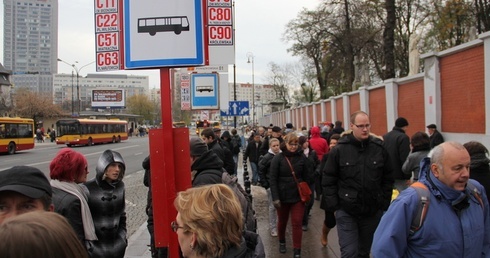 Wiele linii autobusowych i tramwajowych kursuje już według zmienionych rozkładów jazdy