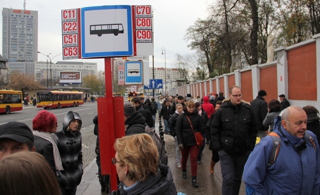 Wiele linii autobusowych i tramwajowych kursuje już według zmienionych rozkładów jazdy