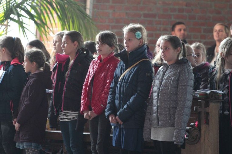 Wmurowanie aktu erekcyjnego w parafii św. Jana Pawła II