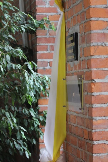 Wmurowanie aktu erekcyjnego w parafii św. Jana Pawła II