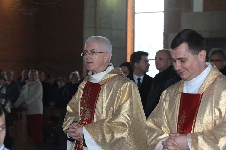 Wmurowanie aktu erekcyjnego w parafii św. Jana Pawła II