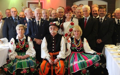 W uroczystości wzięli udział kolejarze z Bobrownik, Koluszek, Rogowa i Łowicza, a także łowiccy przedstawiciele NSZZ "Solidarność" RI