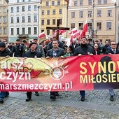 „Nie lękajcie się służyć innym,  być obrońcą słabszego i dobrej sprawy”  – padło z głośników podczas marszu