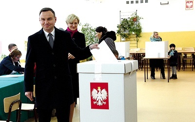 Wśród głosujących w Krakowie była także para prezydencka – Andrzej Duda i jego żona Agata Kornhauser-Duda