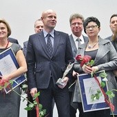 Gliwiccy lekarze odbierają nagrodę. Ze statuetką prof. Adam Maciejewski