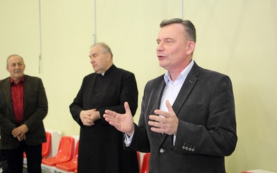 Łowiczanin Paweł Bejda (pierwszy z prawej) został posłem po raz pierwszy