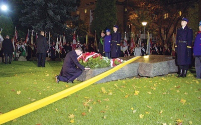 Prezydent Andrzej Duda przy grobie bł. ks. Jerzego