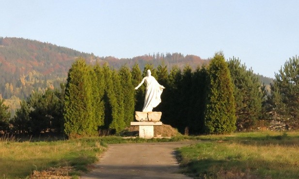 Cmentarz parafialny w Milówce