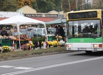 Na cmentarz lepiej autobusem