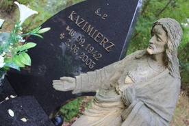 Modlitwa na cmentarzu