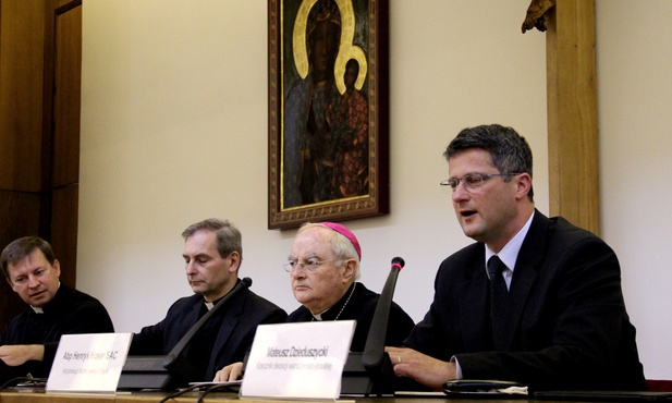 Słuchać, towarzyszyć, integrować
