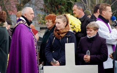 W dniach od 1 do 8 listopada możemy uzyskać odpust zupełny dla zmarłych