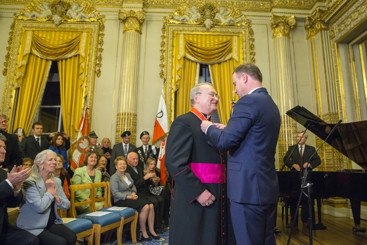 Odznaczenia dla zasłużonych na rzecz Polonii we Francji