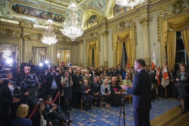 Odznaczenia dla zasłużonych na rzecz Polonii we Francji