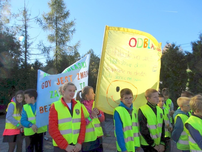 Odblaskowa szkoła w Rdziostowie