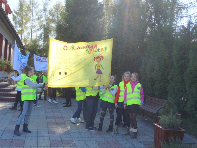 Odblaskowa szkoła w Rdziostowie