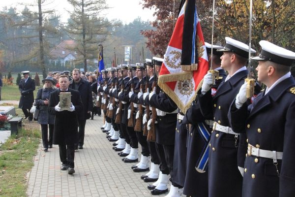 Pogrzeb szczątków adm. Karwety