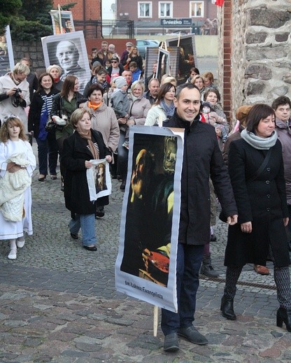 Korowód świętych w Sulęcinie
