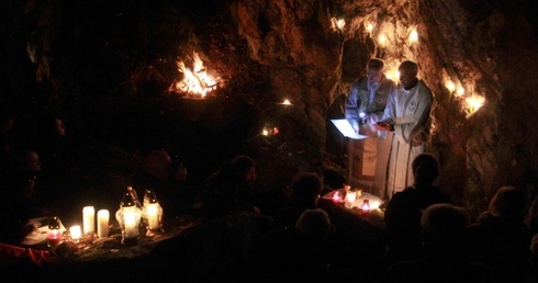 Z książki telefonicznej na listę wypominkową