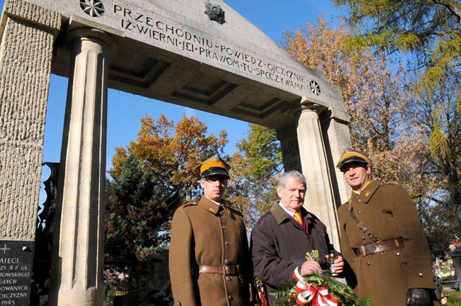 Wszystkich Świętych na cmentarzu Rakowickim - cz. 1