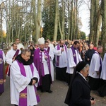 Uroczystość Wszystkich  Świętych na cmentarzu w Koszalinie