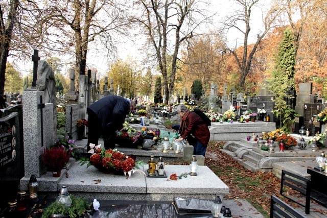 Wszystkich Świętych na cmentarzu na Woli