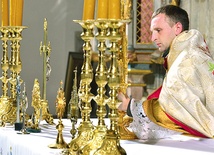 Nabożeństwo eucharystyczne  poprowadził ks. Tomasz Gwizdek,  student liturgiki na KUL