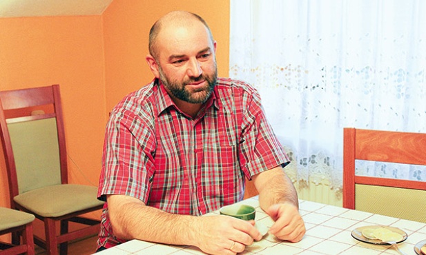Marek Czogalik ma żonę Kornelię i dwoje dzieci: Hania jest studentką I roku polonistyki, a Paweł uczniem II klasy liceum. Obecnie pracuje jako katecheta w trzech przedszkolach i w szkołach podstawowych w Budziskach (na zastępstwie) i Babicach. Od 21 lat jest nadzwyczajnym szafarzem Komunii św. Będzie 17. diakonem stałym w Polsce. Uroczystość święceń – w sobotę 7 XI o godz. 11 w parafii św. Anny w Babicach