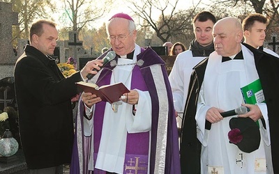 Eucharystii i procesji w Skierniewicach przewodniczył bp Andrzej F. Dziuba