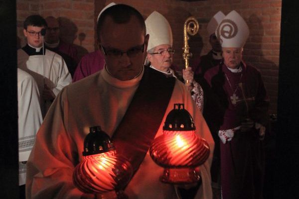 Eucharystia w intencji zmarłych biskupów i kapłanów