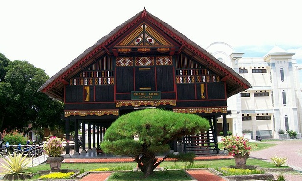 Indonezja: próby całkowitej islamizacji prowincji Aceh