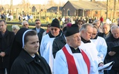 Z Krzyżem w byłym KL Birkenau