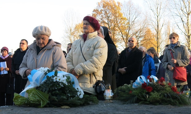 Z Krzyżem w byłym KL Birkenau