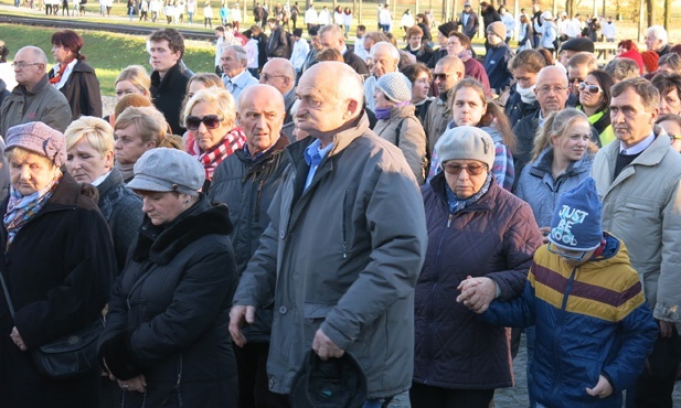 Z Krzyżem w byłym KL Birkenau